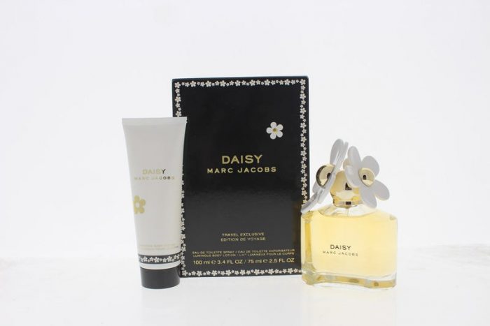 Marc Jacobs Daisy 2 Piece Gift Set (3.3 edt sp, 2.5oz Body Lotion) - Image 3